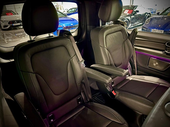 Mercedes-Benz V300 5 of 14