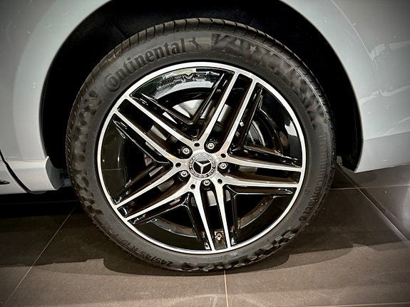 Mercedes-Benz V300 9 of 14