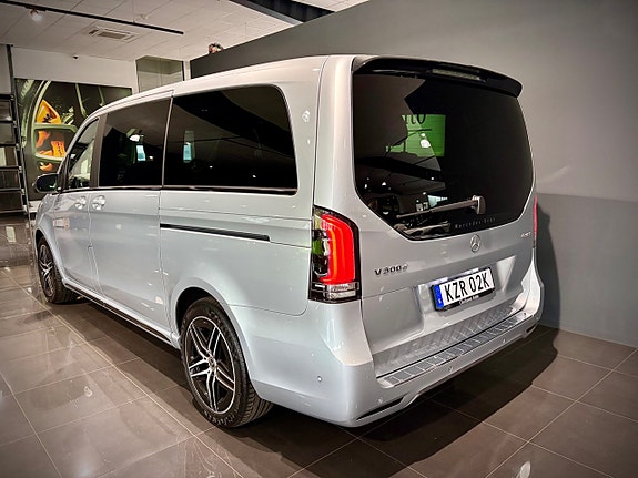 Mercedes-Benz V300 8 of 14