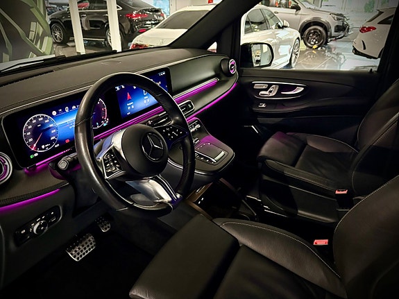 Mercedes-Benz V300 3 of 14