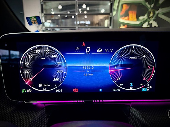 Mercedes-Benz V300 11 of 14