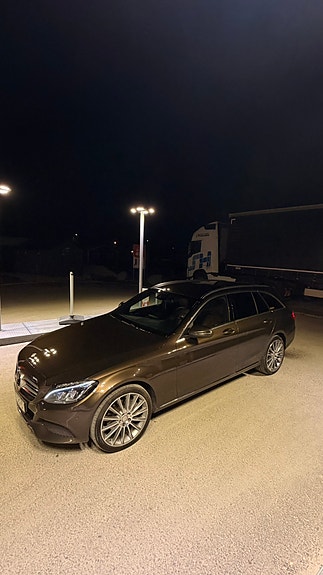 Mercedes-Benz C250 2 of 5