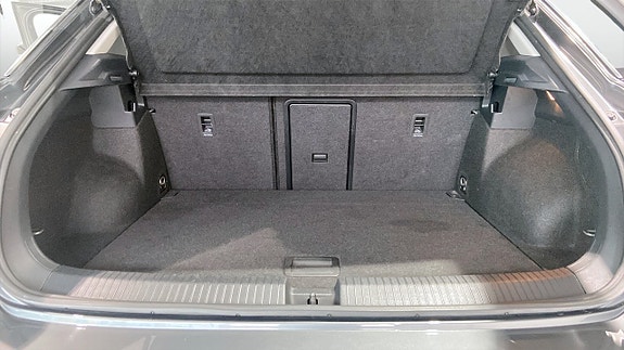 Volkswagen T-Roc 12 of 12