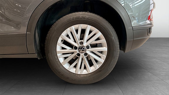 Volkswagen T-Roc 6 of 12