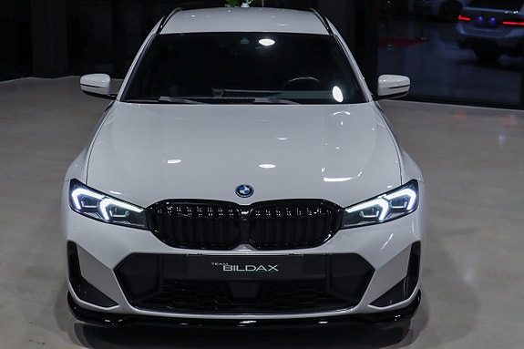BMW 330e 3 of 14