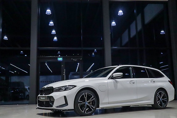 BMW 330e 5 of 14