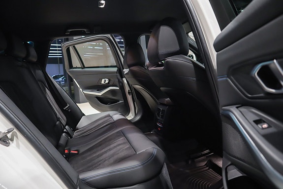 BMW 330e 14 of 14
