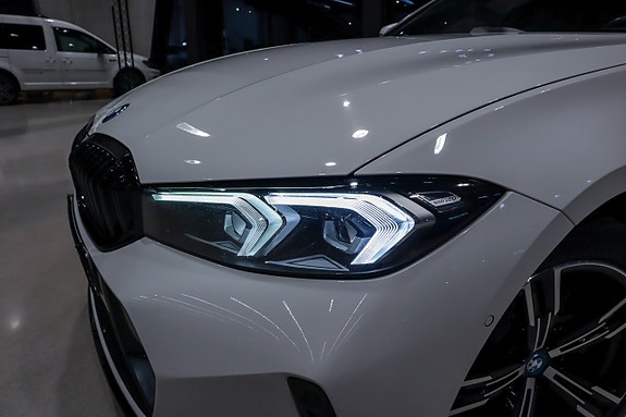 BMW 330e 8 of 14