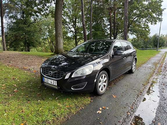 Volvo V60 2 of 10