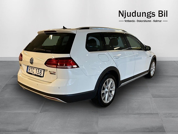 Volkswagen Golf Alltrack 3 of 9