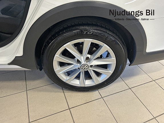 Volkswagen Golf Alltrack 9 of 9