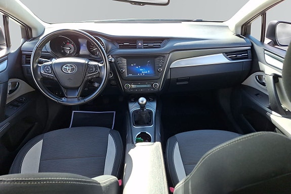 Toyota Avensis 8 of 19