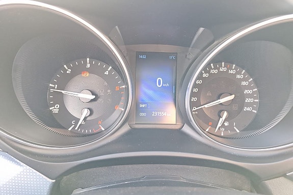 Toyota Avensis 14 of 19