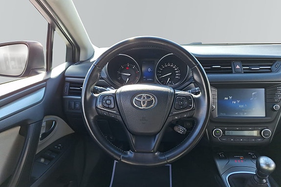 Toyota Avensis 9 of 19