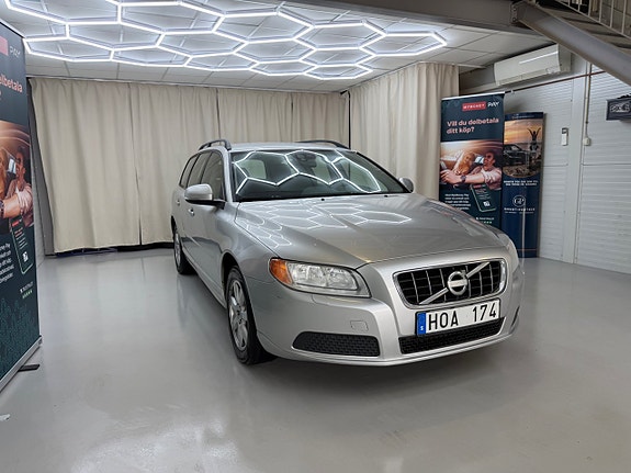 Volvo V70 3 of 24