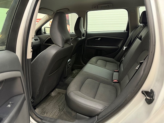 Volvo V70 11 of 24