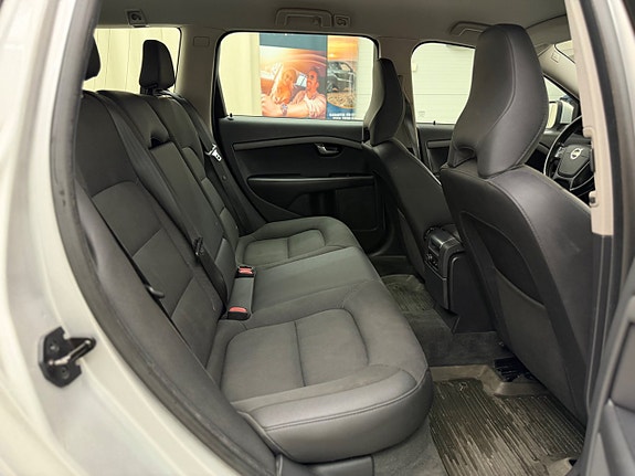 Volvo V70 12 of 24