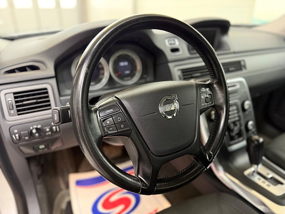 Volvo V70 8 of 24