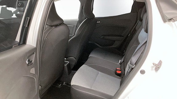 Renault Clio 11 of 12