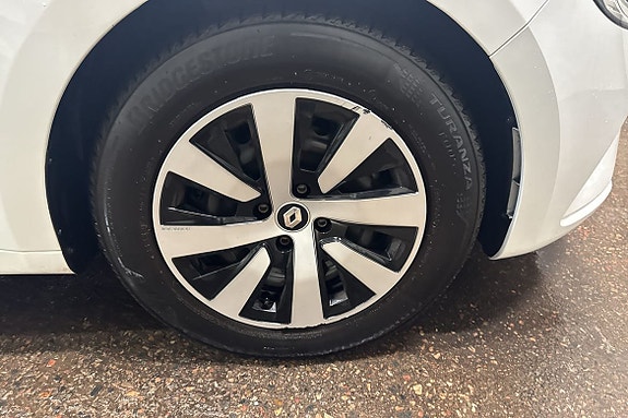 Renault Clio 12 of 14
