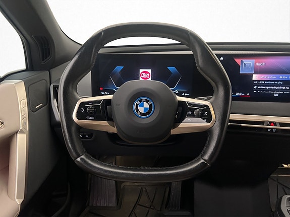 BMW iX 20 of 30