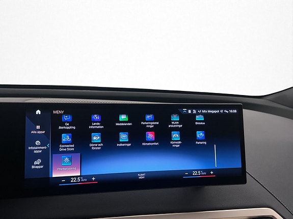 BMW iX 28 of 30