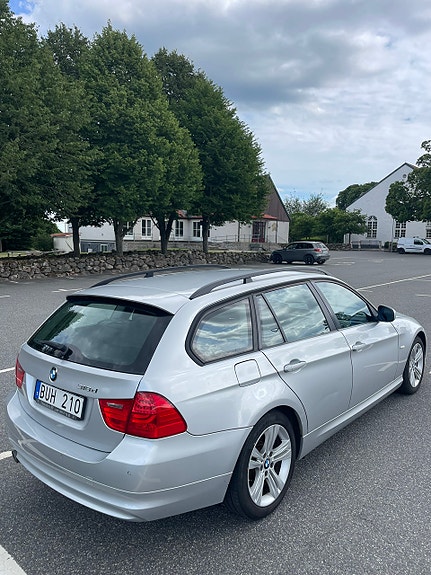 BMW 318d 4 of 12