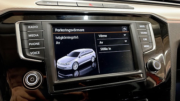Volkswagen Passat Alltrack 21 of 23