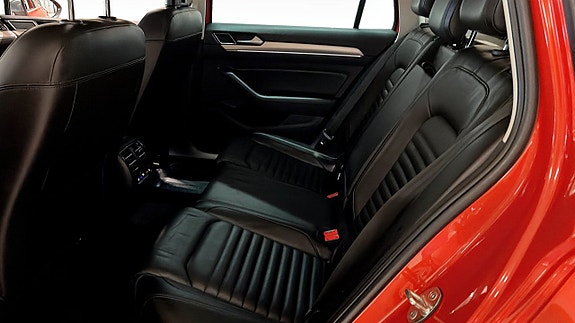 Volkswagen Passat Alltrack 11 of 23