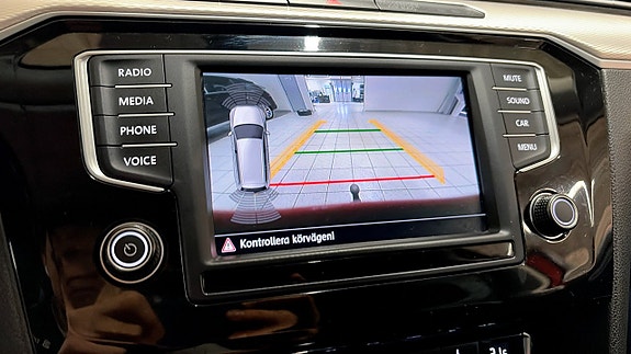 Volkswagen Passat Alltrack 22 of 23