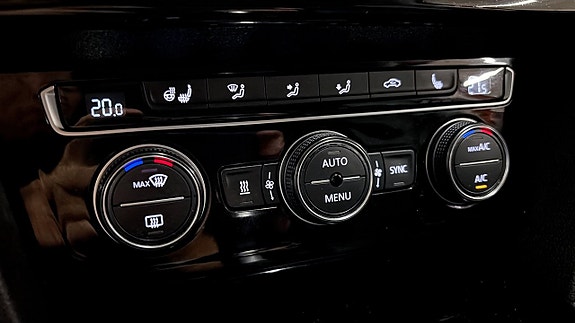 Volkswagen Passat Alltrack 19 of 23