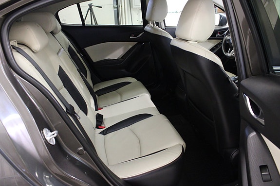 Mazda 3 8 of 15