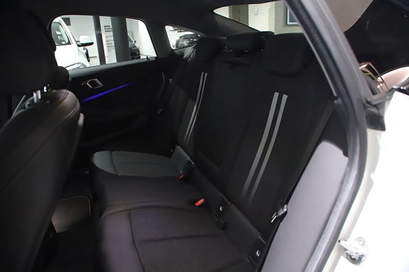 BMW 218d 9 of 13