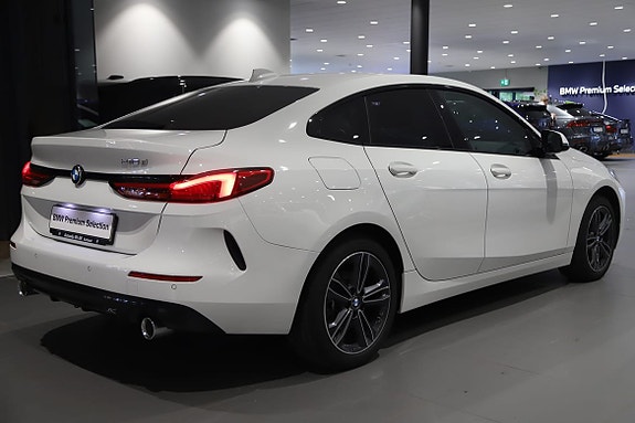 BMW 218d 6 of 13