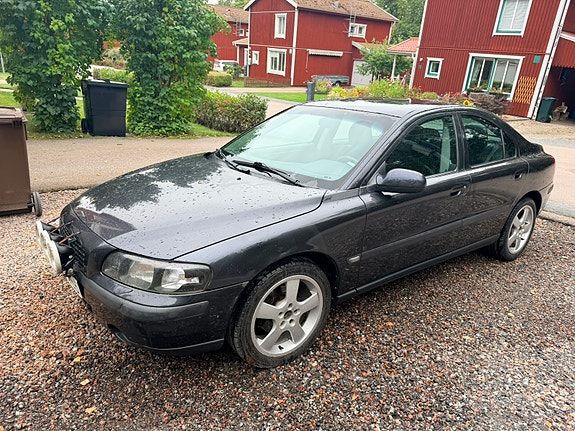Volvo S60 2 of 9