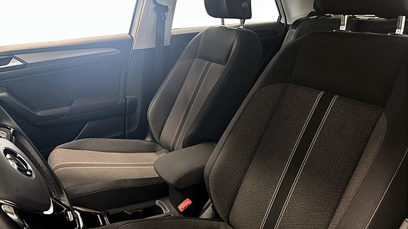 Volkswagen T-Roc 8 of 12