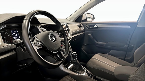 Volkswagen T-Roc 7 of 12