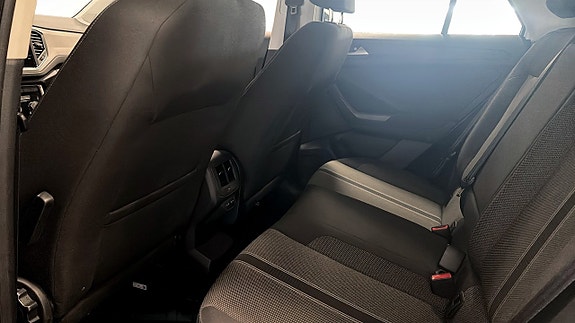 Volkswagen T-Roc 11 of 12
