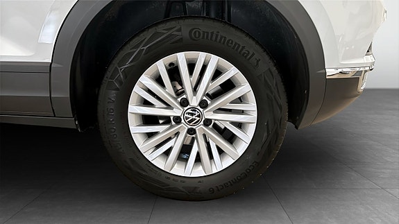 Volkswagen T-Roc 6 of 12