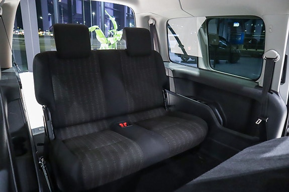 Volkswagen Caddy Maxi 13 of 13