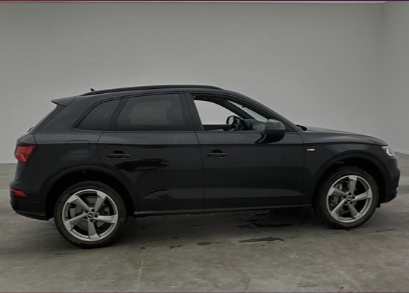 Audi Q5 2 of 6