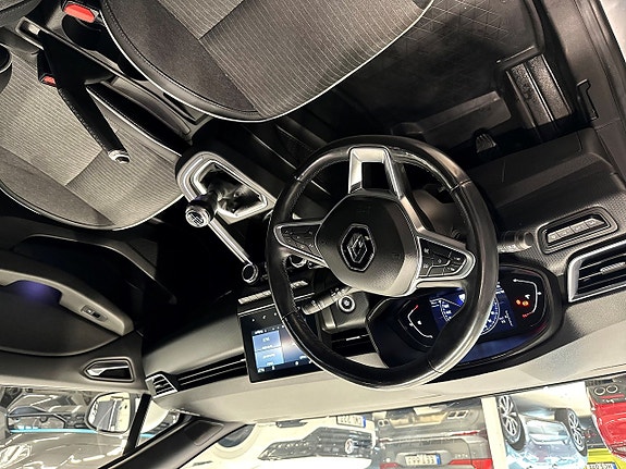Renault Clio 13 of 18