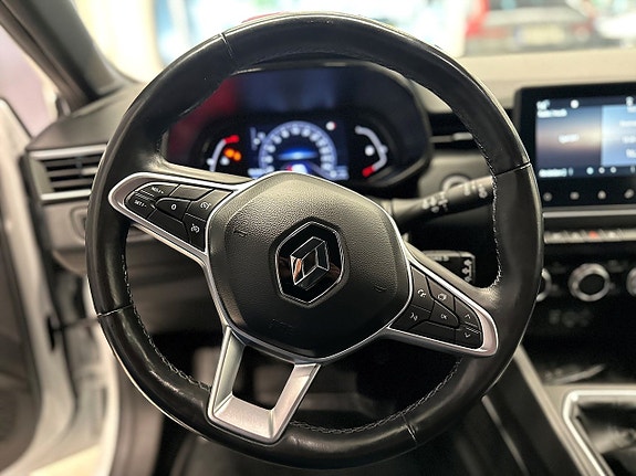 Renault Clio 14 of 18