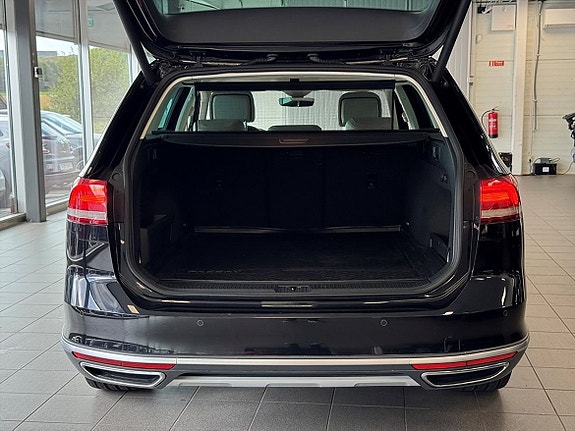 Volkswagen Passat Alltrack 23 of 25