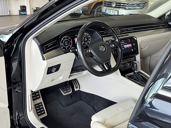 Volkswagen Passat Alltrack 9 of 25