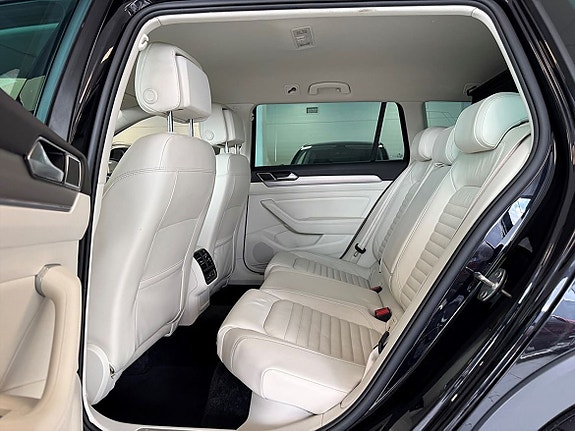 Volkswagen Passat Alltrack 14 of 25
