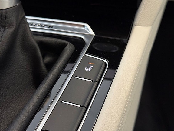 Volkswagen Passat Alltrack 22 of 25