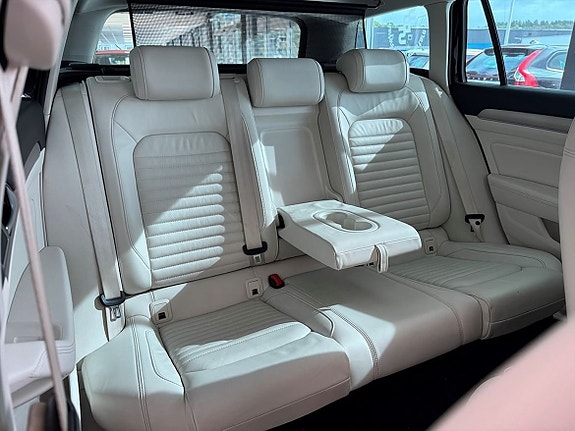 Volkswagen Passat Alltrack 13 of 25