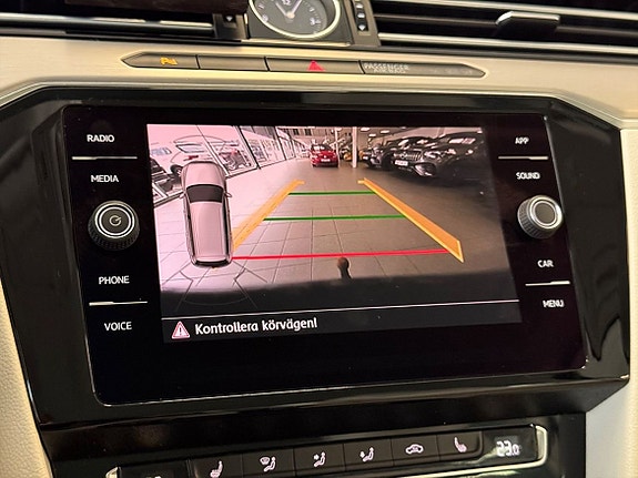 Volkswagen Passat Alltrack 20 of 25