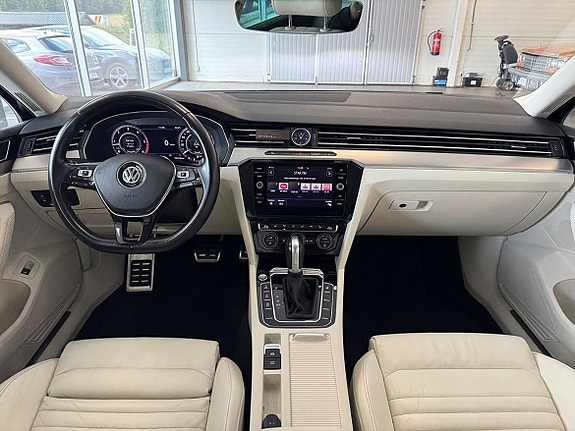 Volkswagen Passat Alltrack 10 of 25